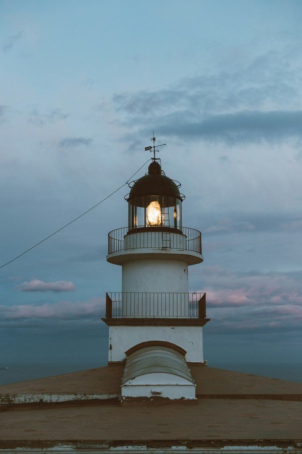What are the most informative tours on the history of British lighthouse engineering available in the UK?